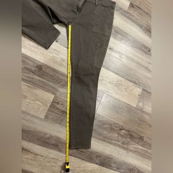 J.Crew city fit comfortable size 10 tan cargo style pants - 6 pockets. - Picture 9 of 15